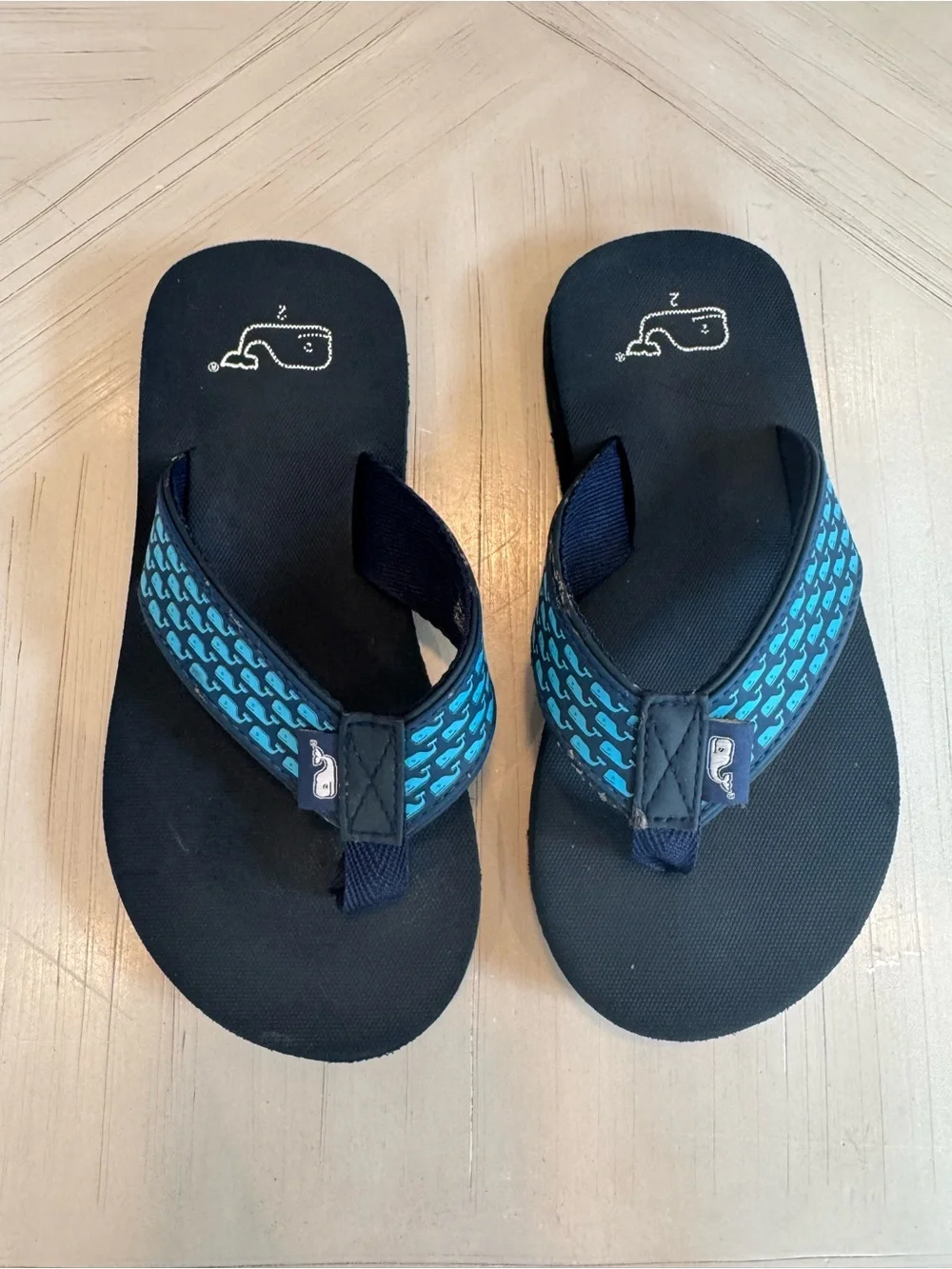 Vineyard Vines Boys’ Whale Flip Flops Sandals Blue Black - Size 2